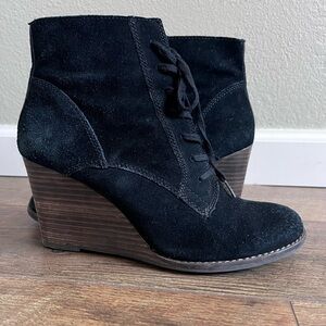 Lucky Brand Yelloh Round Toe Suede black lace up wedge Bootie womens size 8.5‎